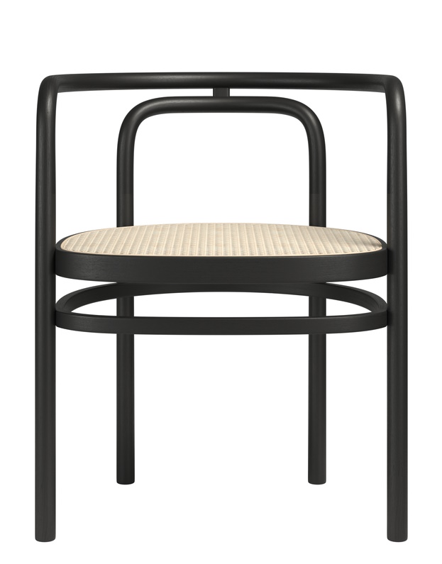 Schwarzer PK 15 Stuhl von Fritz Hansen mit Wiener Geflecht Sitzfläche, Frontansicht. Designklassiker für stilvolles Wohnen.