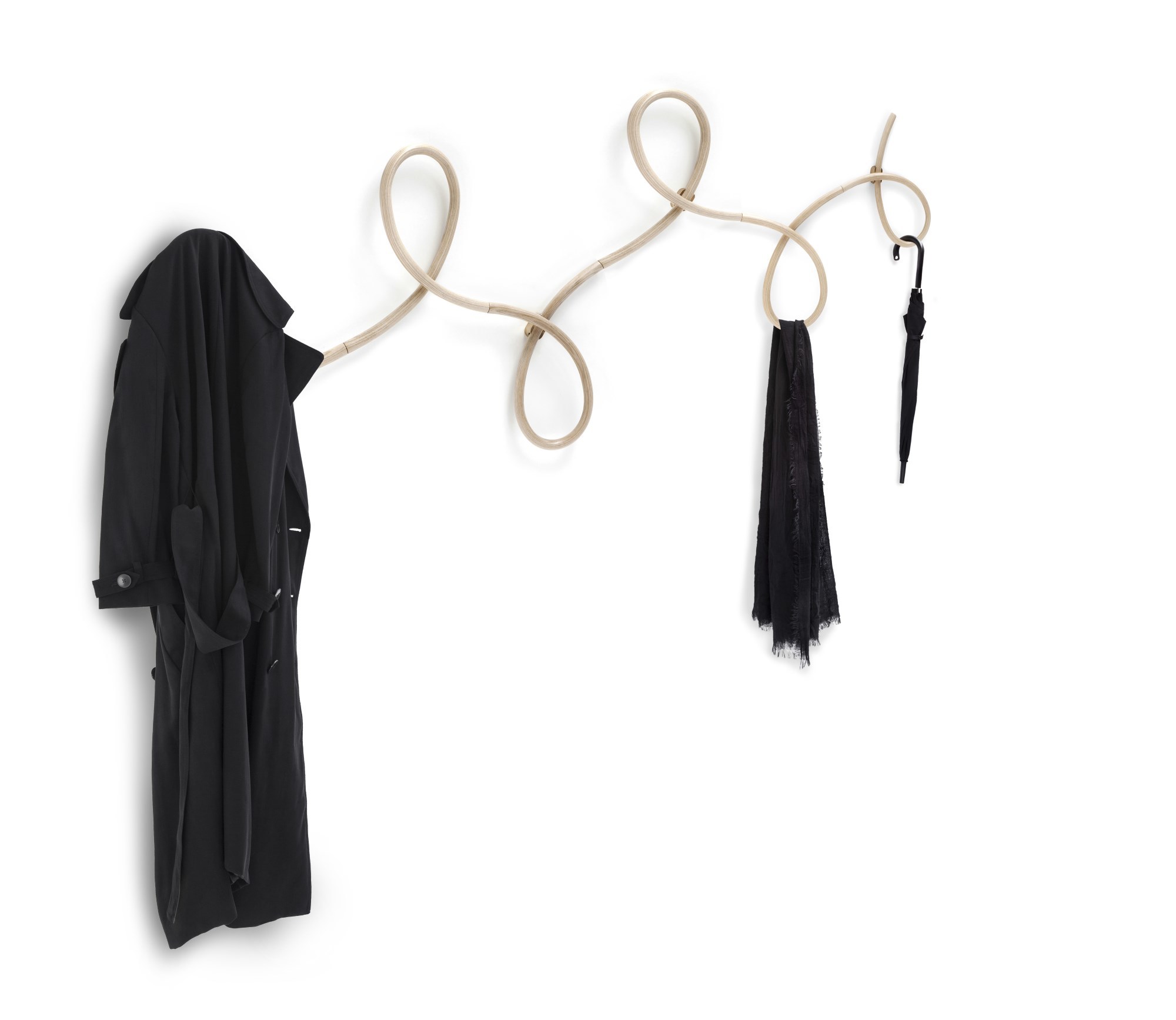 Waltz Wandgarderobe von Wiener GTV Design aus Bugholz mit Mantel, Schal und Regenschirm.