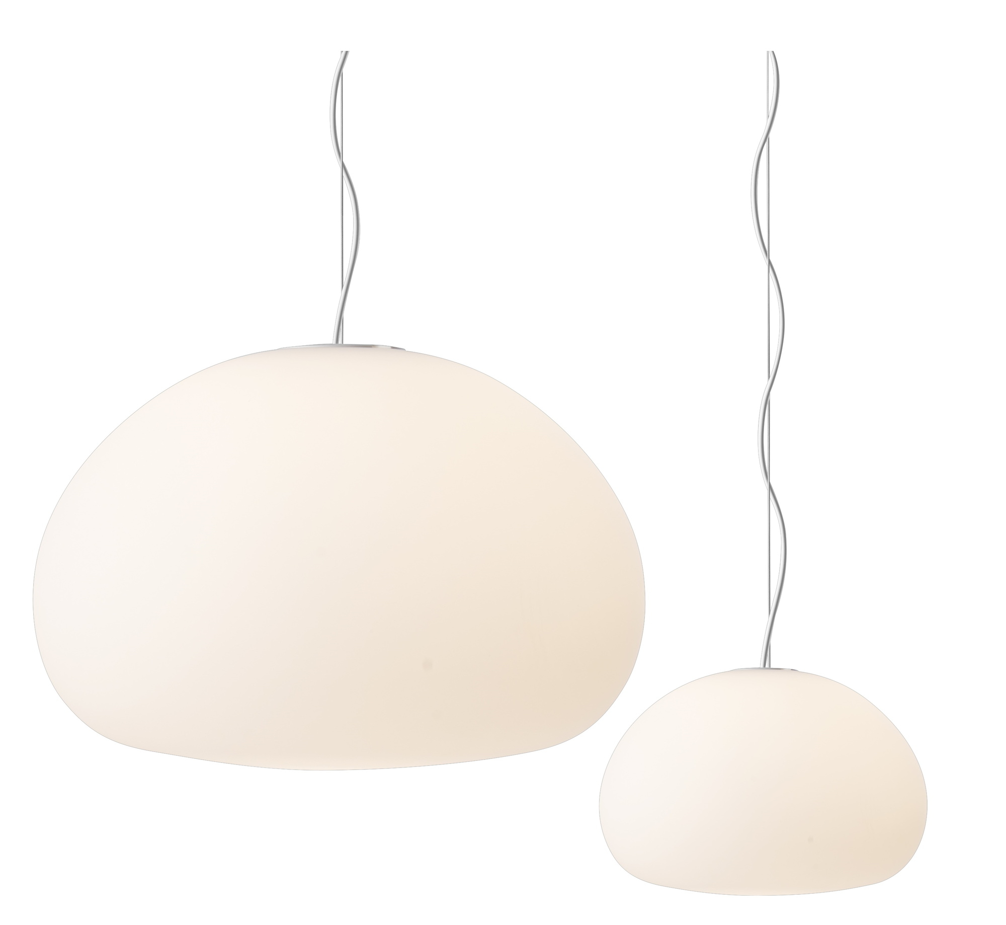 Zwei weiße Muuto Fluid Pendelleuchten in unterschiedlichen Größen, moderne Hängelampe für Wohnraum.