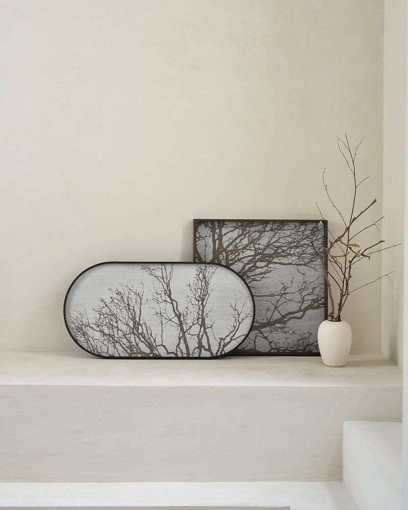 Dekoratives Ethnicraft Tray Tablett mit Baum-Motiv und passendes quadratisches Wandbild, minimalistische Wohnraum-Dekoration.