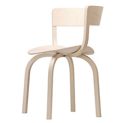 Heller Holzstuhl, Thonet 404 Designstuhl mit geschwungenen Beinen und Rückenlehne für Esszimmer und Wohnbereich.