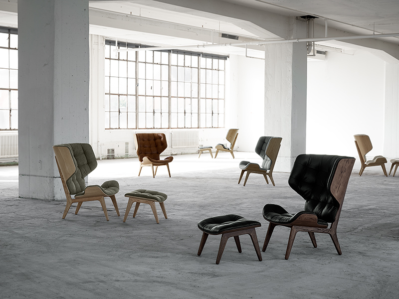 Mammoth Ottoman mit dunklem Lederbezug und Eichengestell, bequemer Hocker für Wohnzimmer und Lounge.