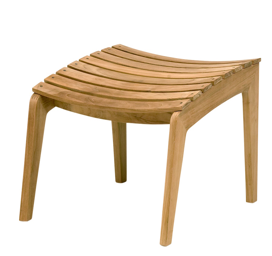 Regatta Hocker von Skagerak: Outdoor Hocker aus Teakholz mit geschwungener Sitzfläche.