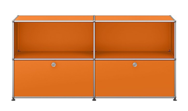 USM Haller Sideboard in Reinorange mit zwei Klappen und modularem Design für stilvolle Aufbewahrung.