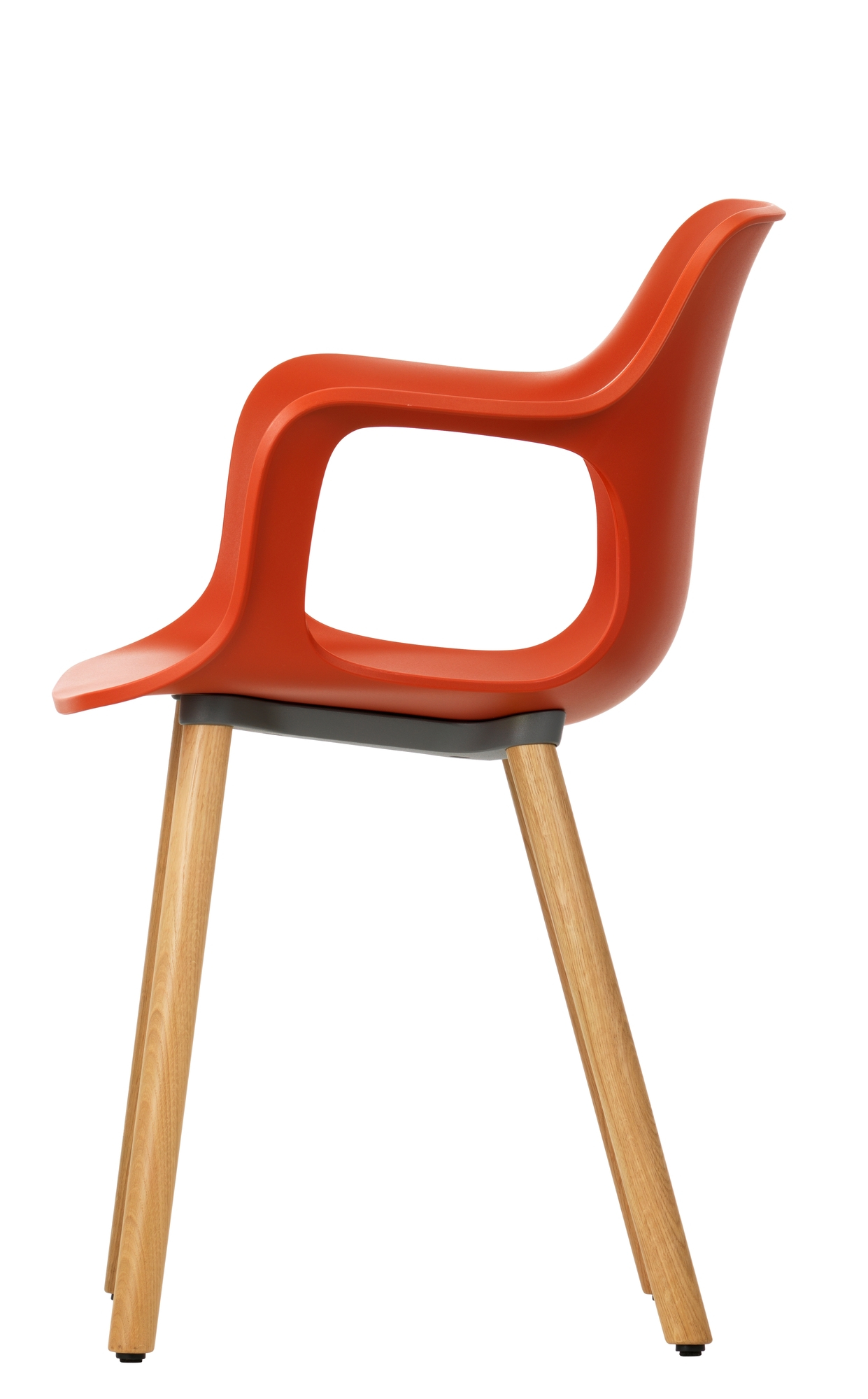 Oranger Hal Armchair mit Holzbeinen, ein moderner Armlehnenstuhl von Vitra für Esszimmer und Büro.