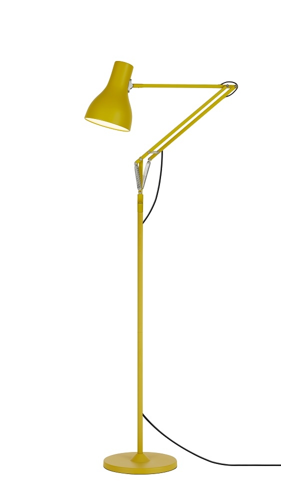 Gelb-Ockerfarbene Type 75 Stehlampe von Anglepoise, Margaret Howell Edition, mit verstellbarem Arm und Lampenschirm.