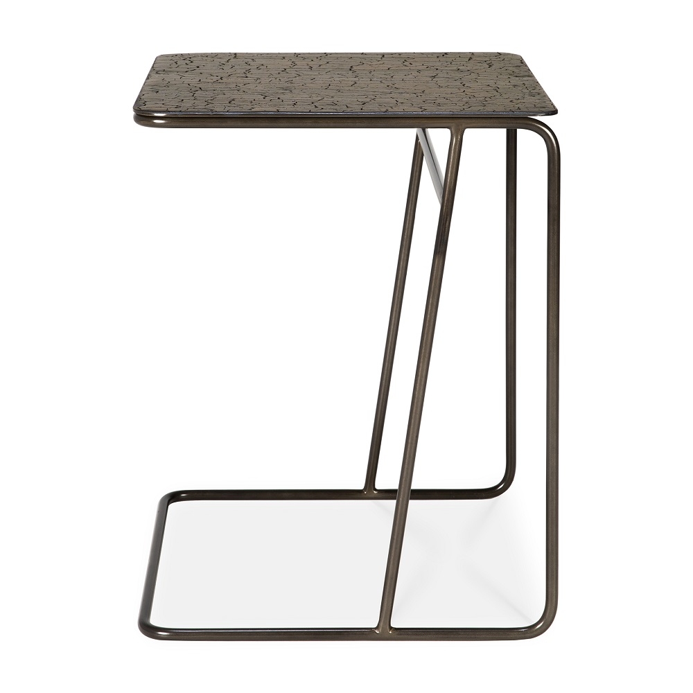 Ellipse Side Table Beistelltisch umber von Ethnicraft: Moderner C-förmiger Tisch mit gemusterter Tischplatte.