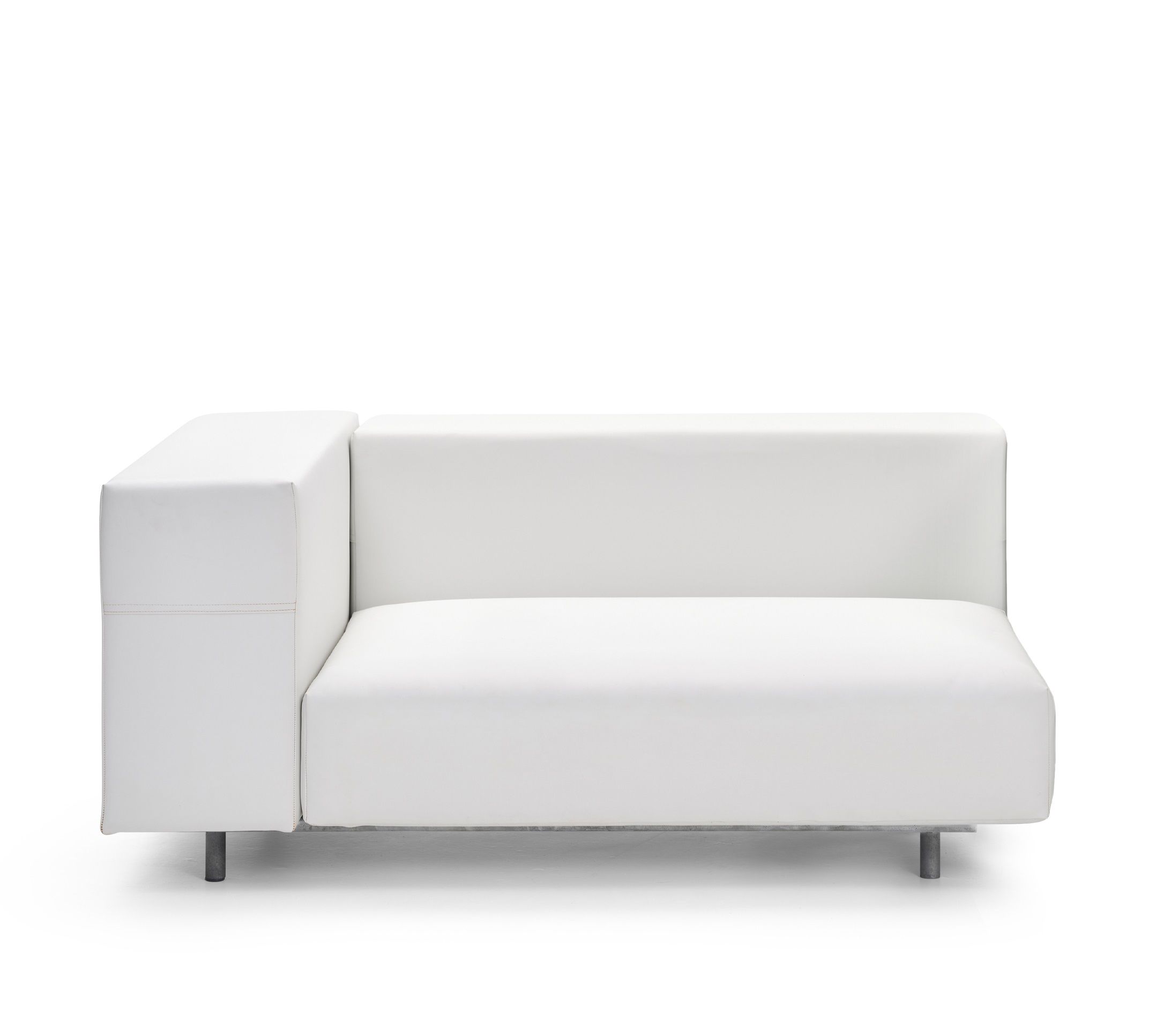 Walrus Outdoor Eckmodul von Extremis: Modernes, weißes Lounge Sofa für den Garten oder die Terrasse.