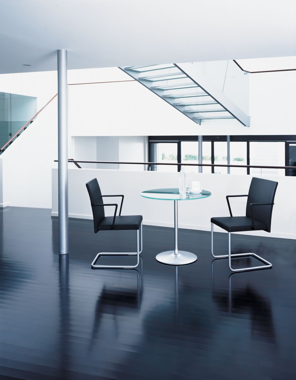 JASON 1901 Freischwinger Stuhl von Walter Knoll, schwarzes Leder, Chromgestell, moderner Bürostuhl.