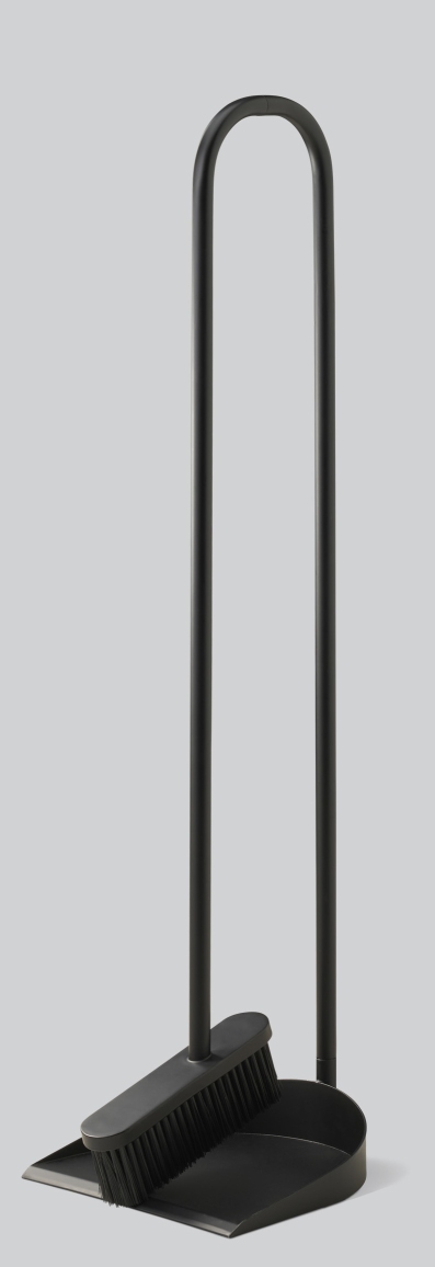 Schwarzes Cane Kehrschaufelset mit Bürste und Halterung für die Reinigung im Haushalt.