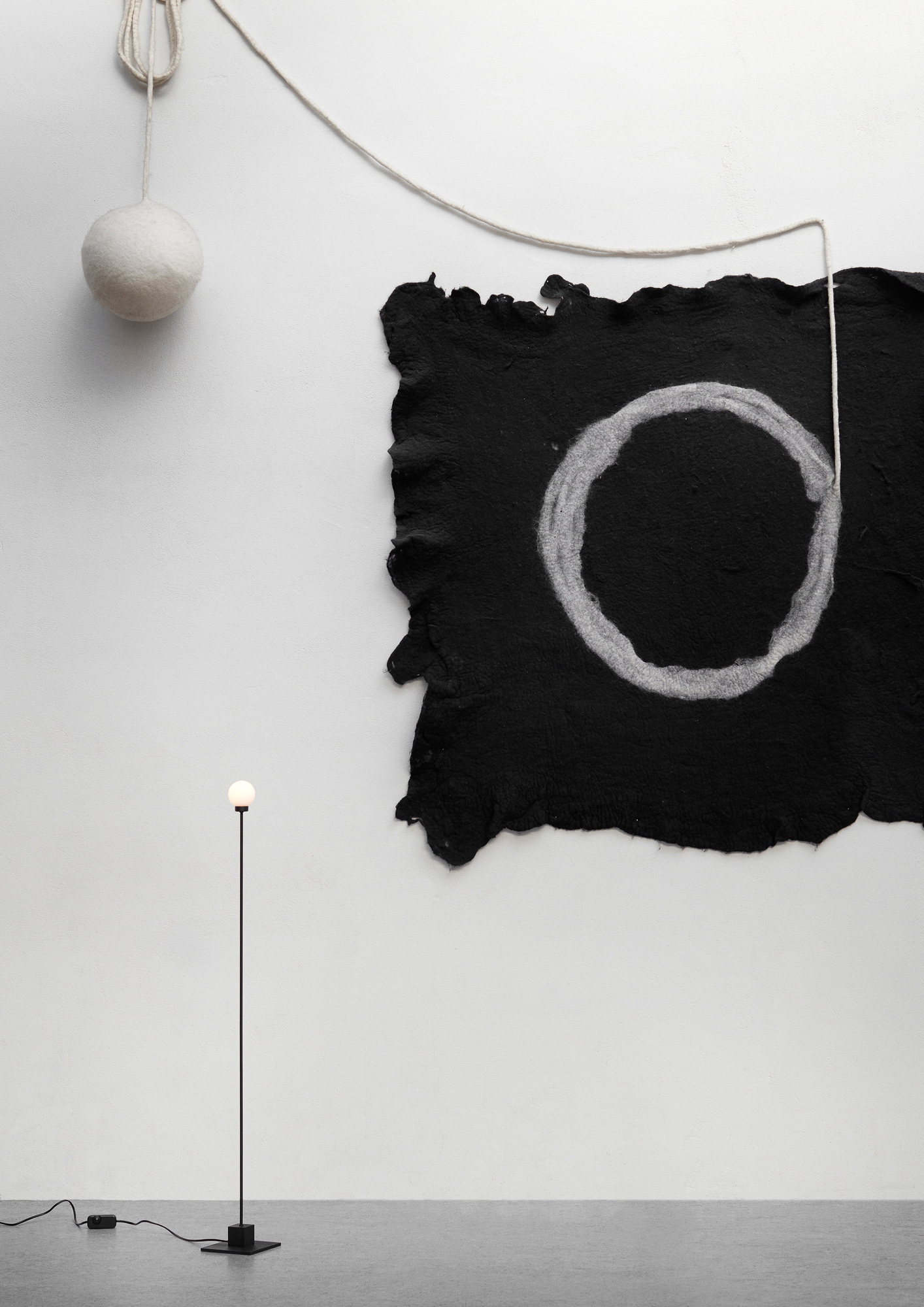 Snowball Floor LED Stehleuchte Northern: Moderne Stehlampe mit minimalistischem Design und warmem Licht.