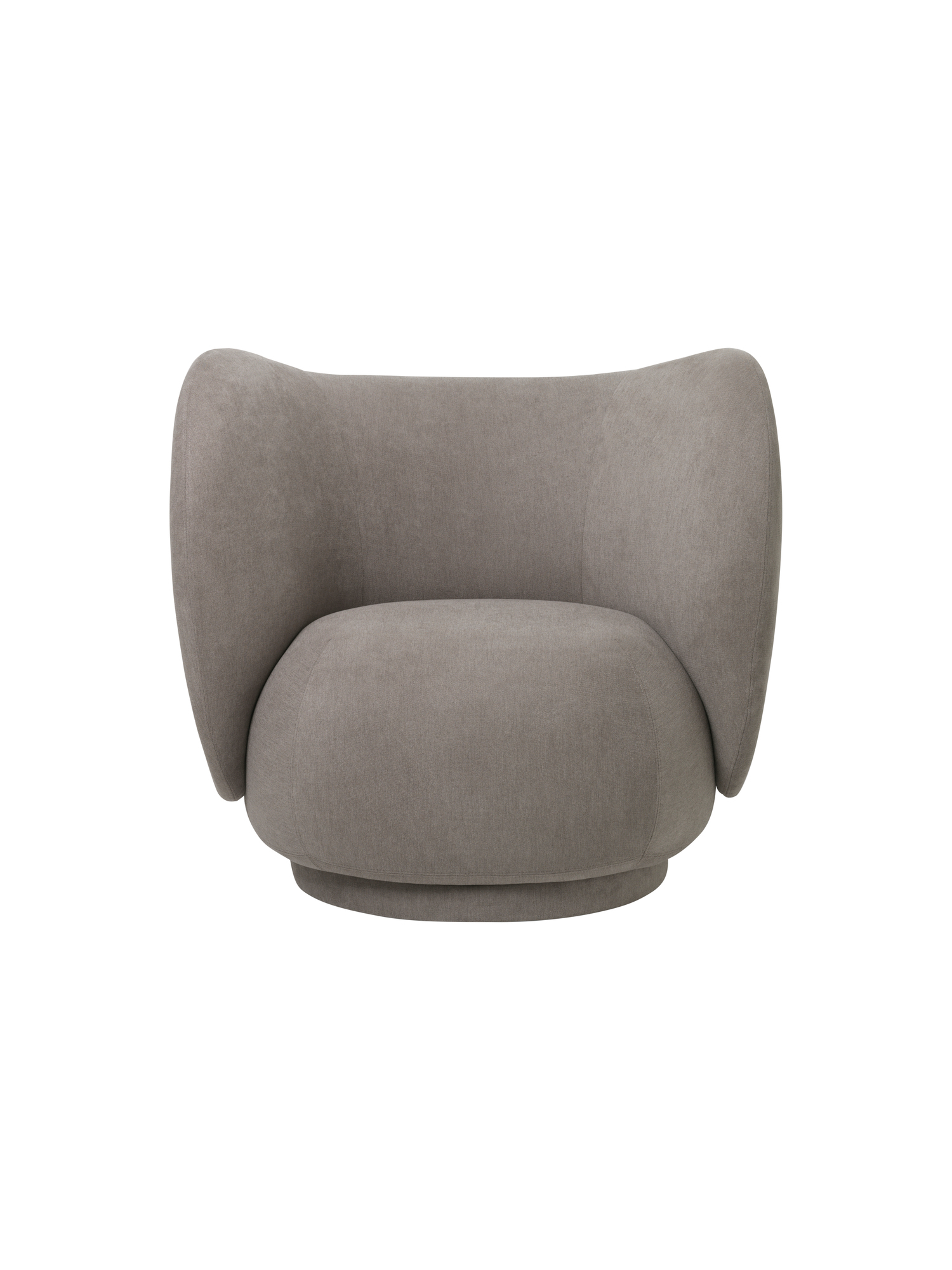 Frontansicht: Ferm Living Rico Lounge Chair Sessel in warmem Grau, moderner Polstersessel.