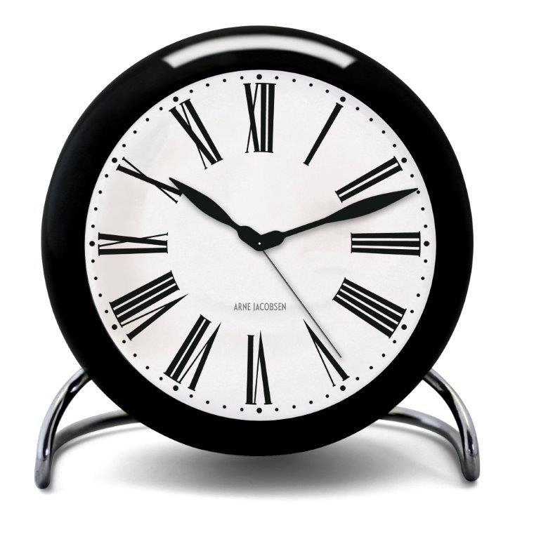 Roman Tischuhr von Rosendahl Timepieces: Schwarze, runde Tischuhr mit römischen Ziffern und silbernem Fuß.