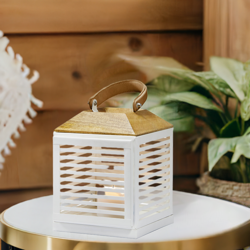 Weiße Philippi Laterne mit Holzdeckel und Ledergriff, dekorative Innenbeleuchtung für gemütliche Stunden.