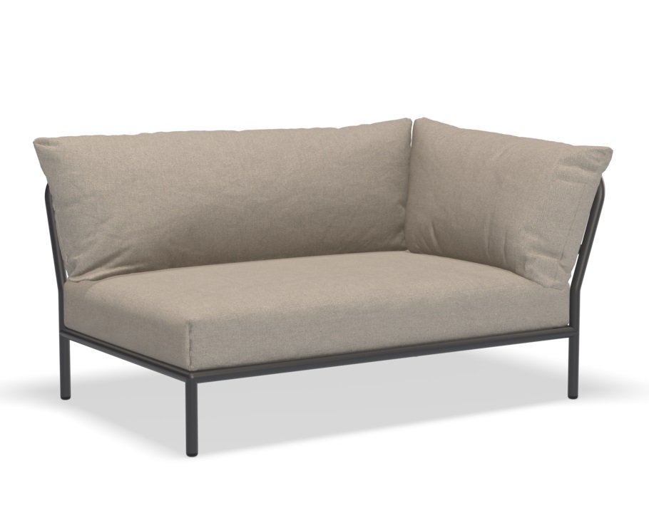Houe Level 2 Outdoor Sofa, graues Ecksofa mit beigen Kissen für Terrasse und Garten.