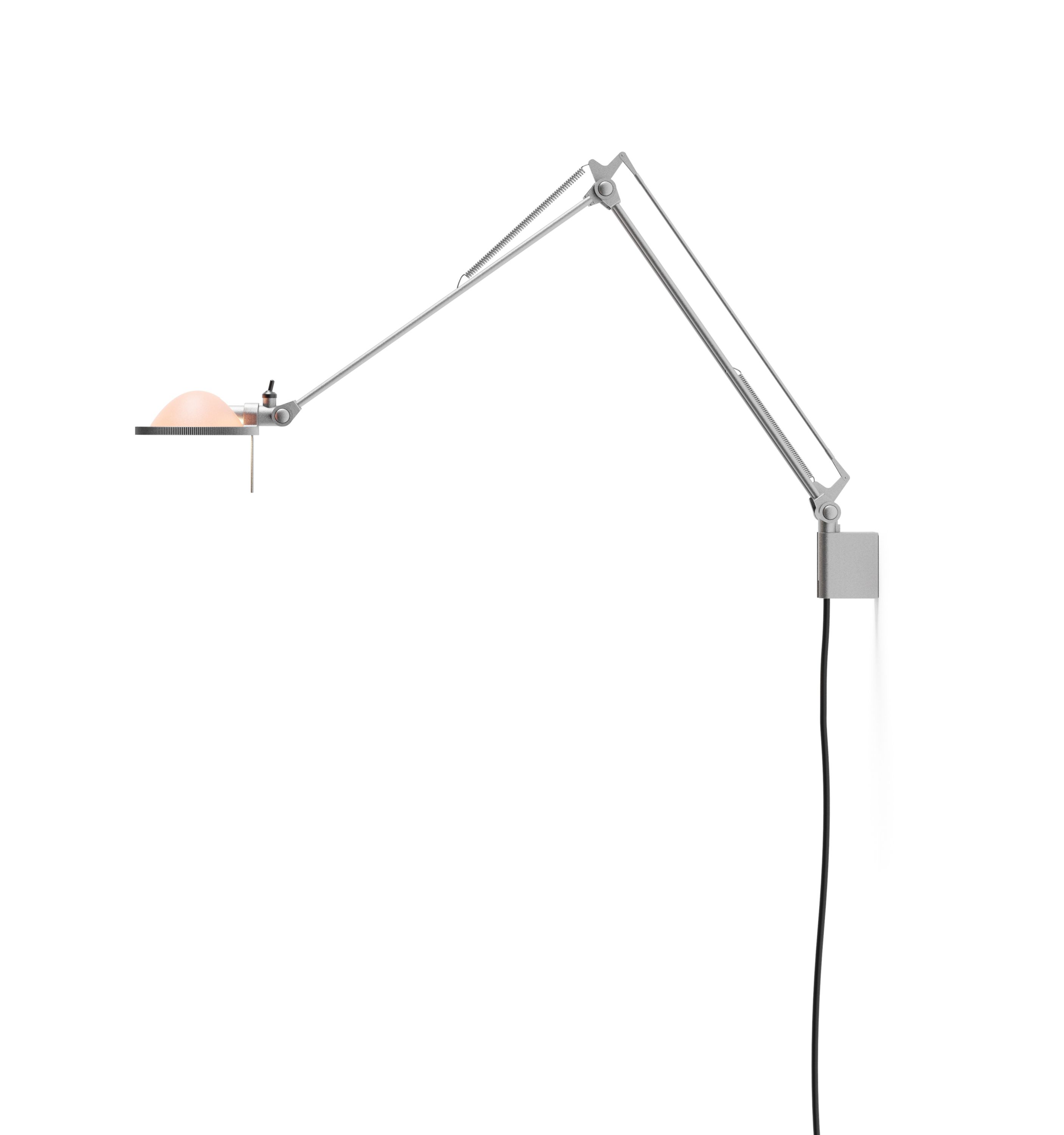 Nahaufnahme der Luceplan Berenice Wandleuchte mit rosa Glasreflektor und verstellbarem Arm.