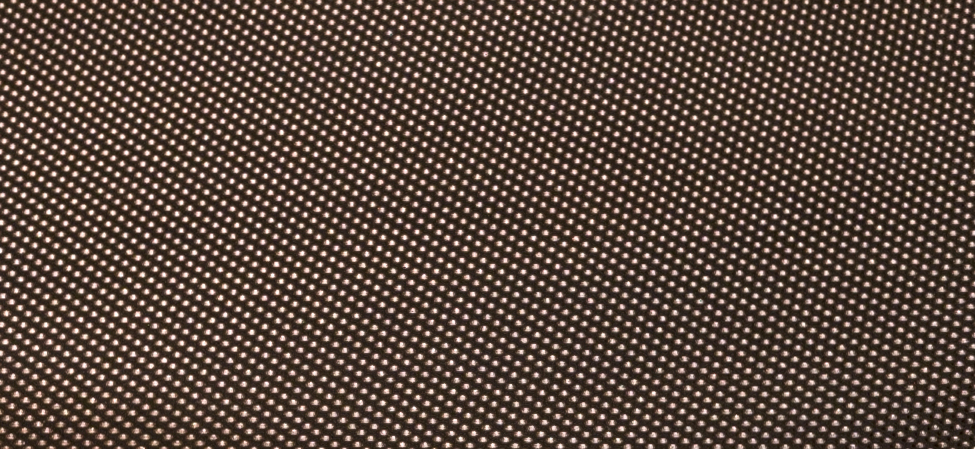 Detailaufnahme der Oberfläche des Nizza Couchtisches von Moroso Diesel mit feinem Punktmuster.