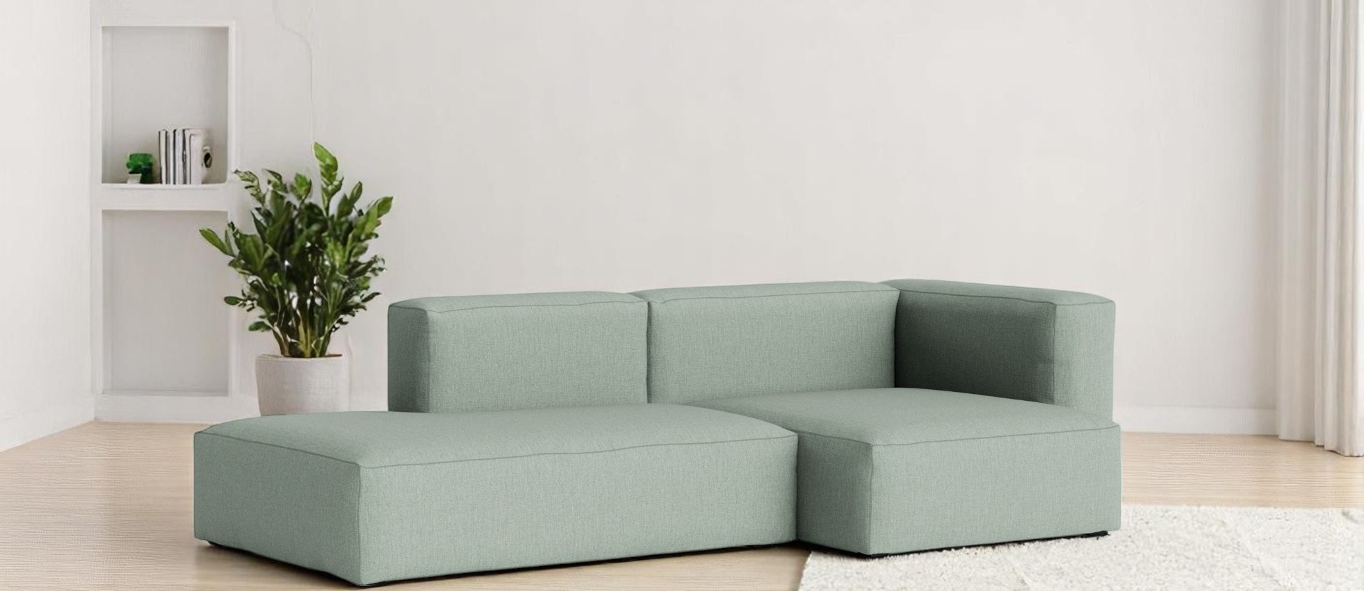 Mags Sofa 2,5-Sitzer in hellgrünem Linara Stoff. Modernes Sofa mit Armlehne rechts.