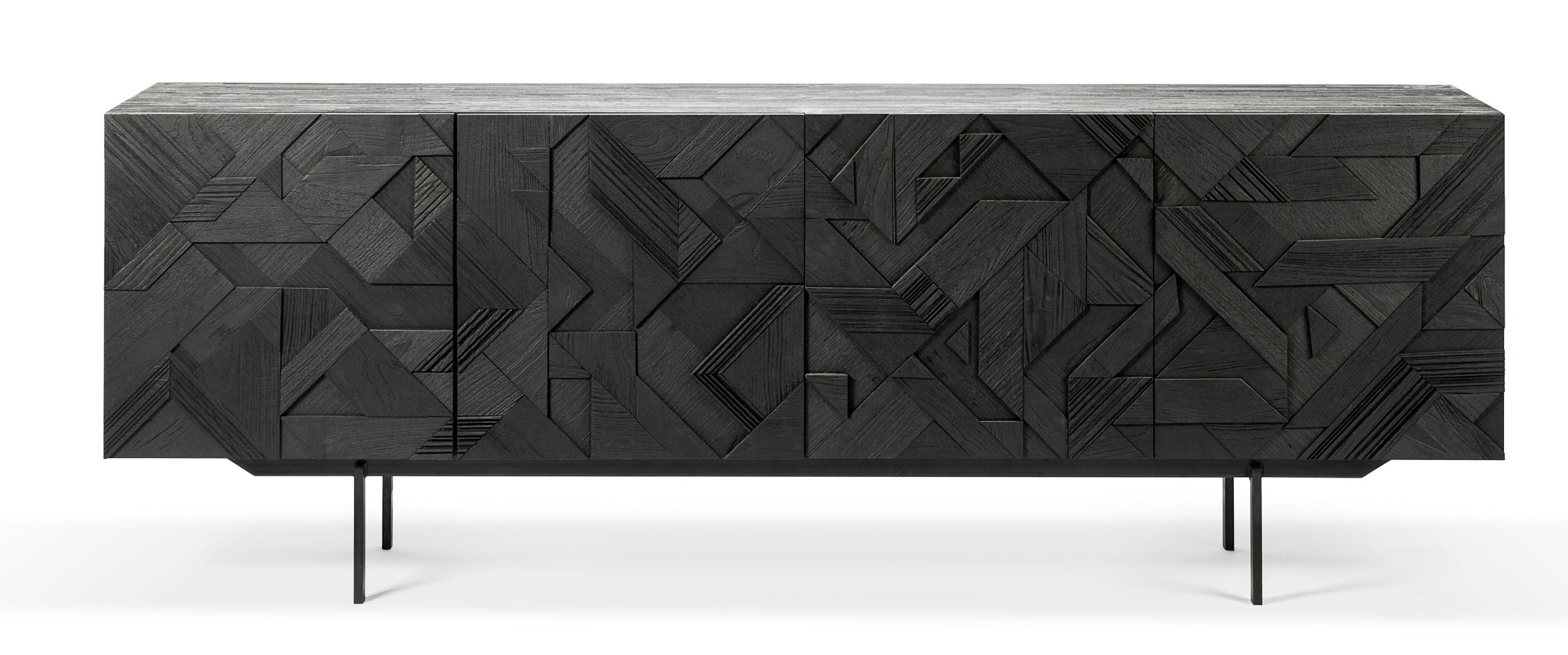 Schwarze Teak Anrichte von Ethnicraft mit grafischem Muster und filigranen Metallfüßen. Moderne Kommode für Wohnzimmer.