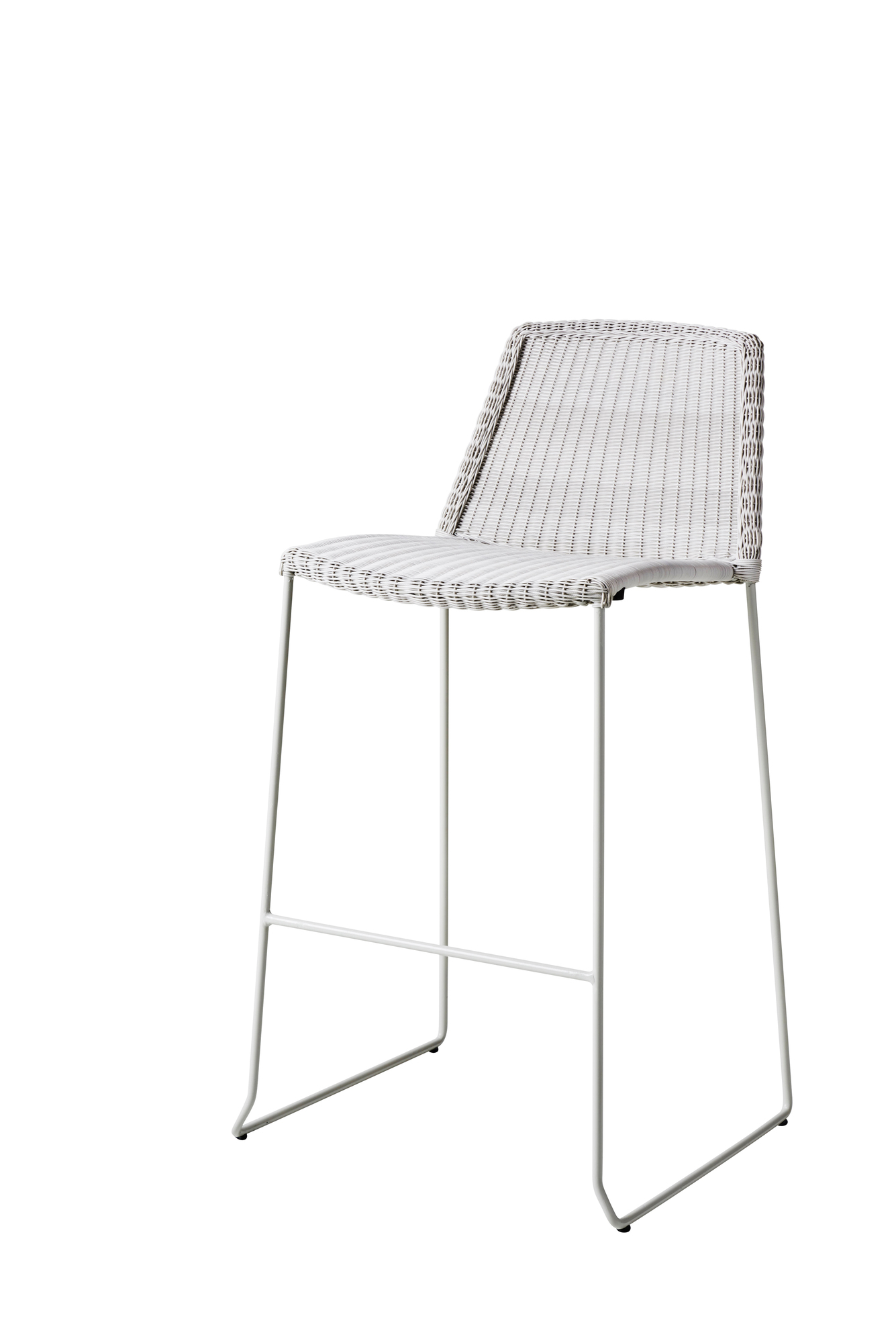 Weißer Breeze Barhocker von Cane-line mit grauem, geflochtenem Sitz und Rückenlehne für den Außenbereich.