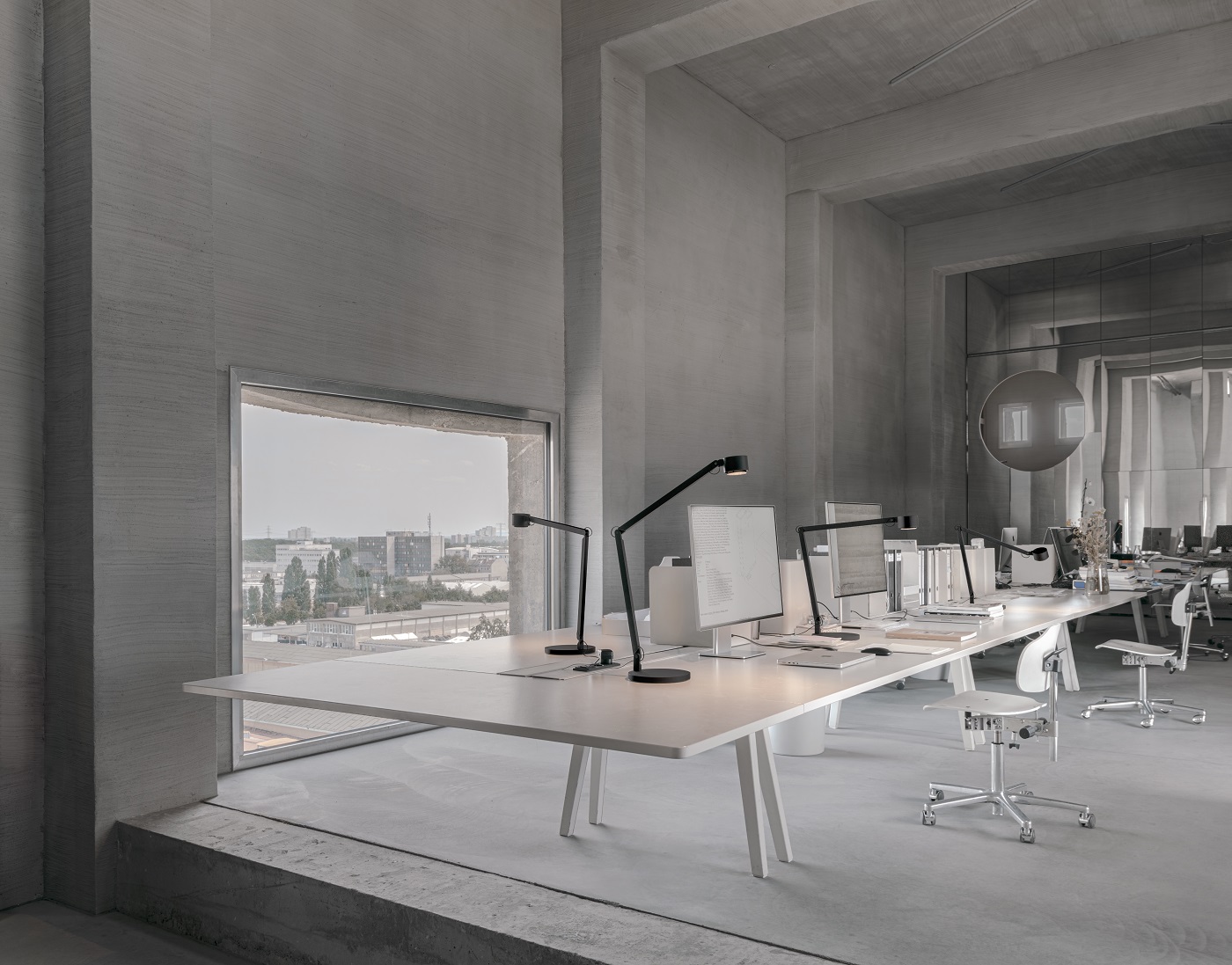 w227 Winkel alu Base Tischleuchte wästberg