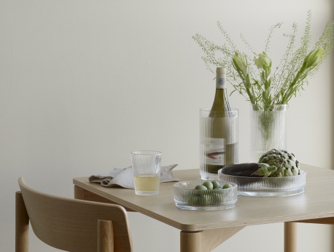 Pilastro Servierschale klein von Stelton: Elegante Glasschale für Oliven, Gemüse oder Snacks auf dem Tisch.