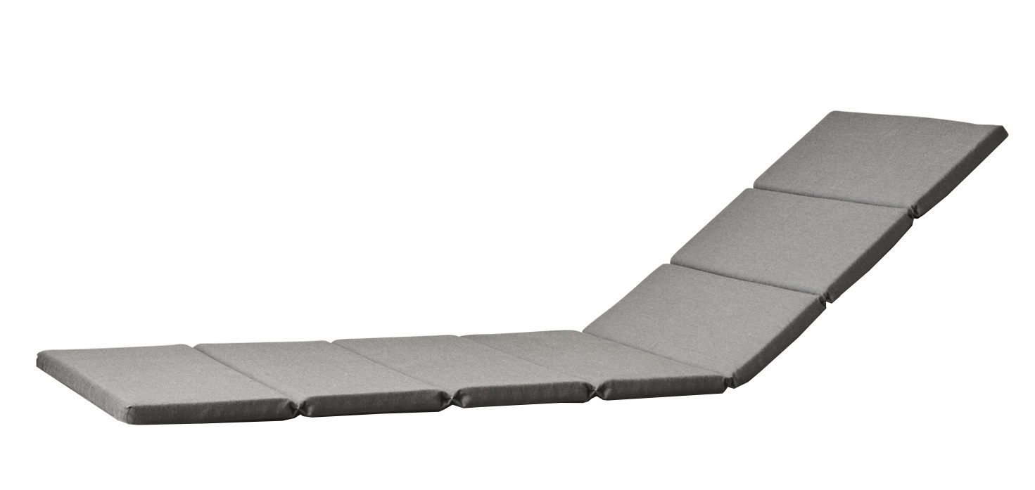 Graues Relax Outdoor Kissen für Cane-Line Sonnenliege, bestehend aus mehreren Elementen.