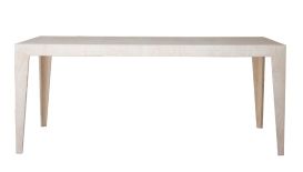 Heller, minimalistischer Holztisch MARTA mit geraden Beinen, ideal als Esstisch oder Schreibtisch.