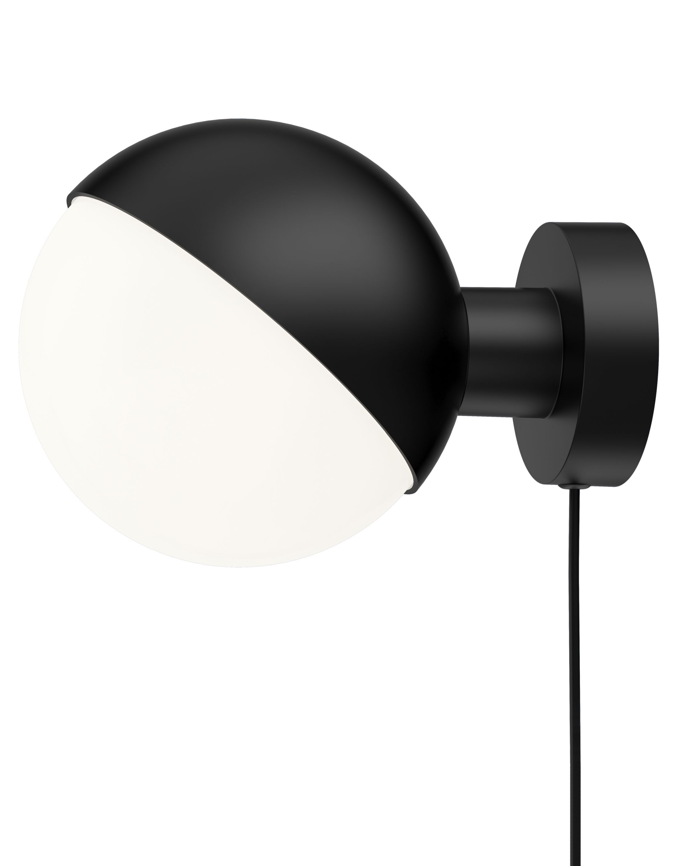 Schwarze VL Studio Wandleuchte von Louis Poulsen mit halbrunder Form und warmweißem Licht.