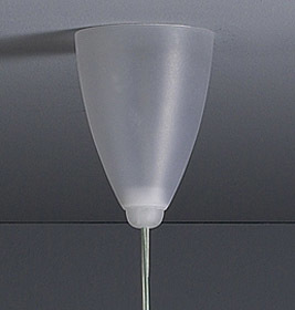 HLWS 04 Pendelleuchte Tecnolumen: Detailaufnahme der Milchglas-Hängelampe, moderne Deckenleuchte für Wohnraum und Büro.