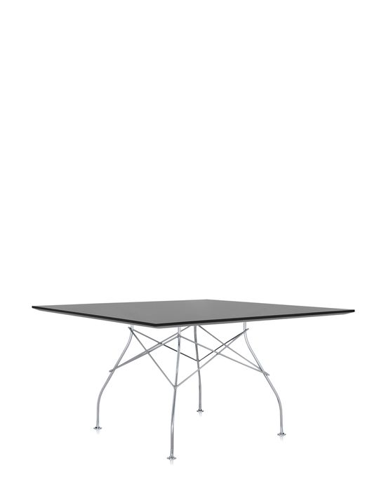 Quadratischer Glossy Tisch von Kartell mit glänzender, schwarzer Tischplatte und verchromtem Gestell.