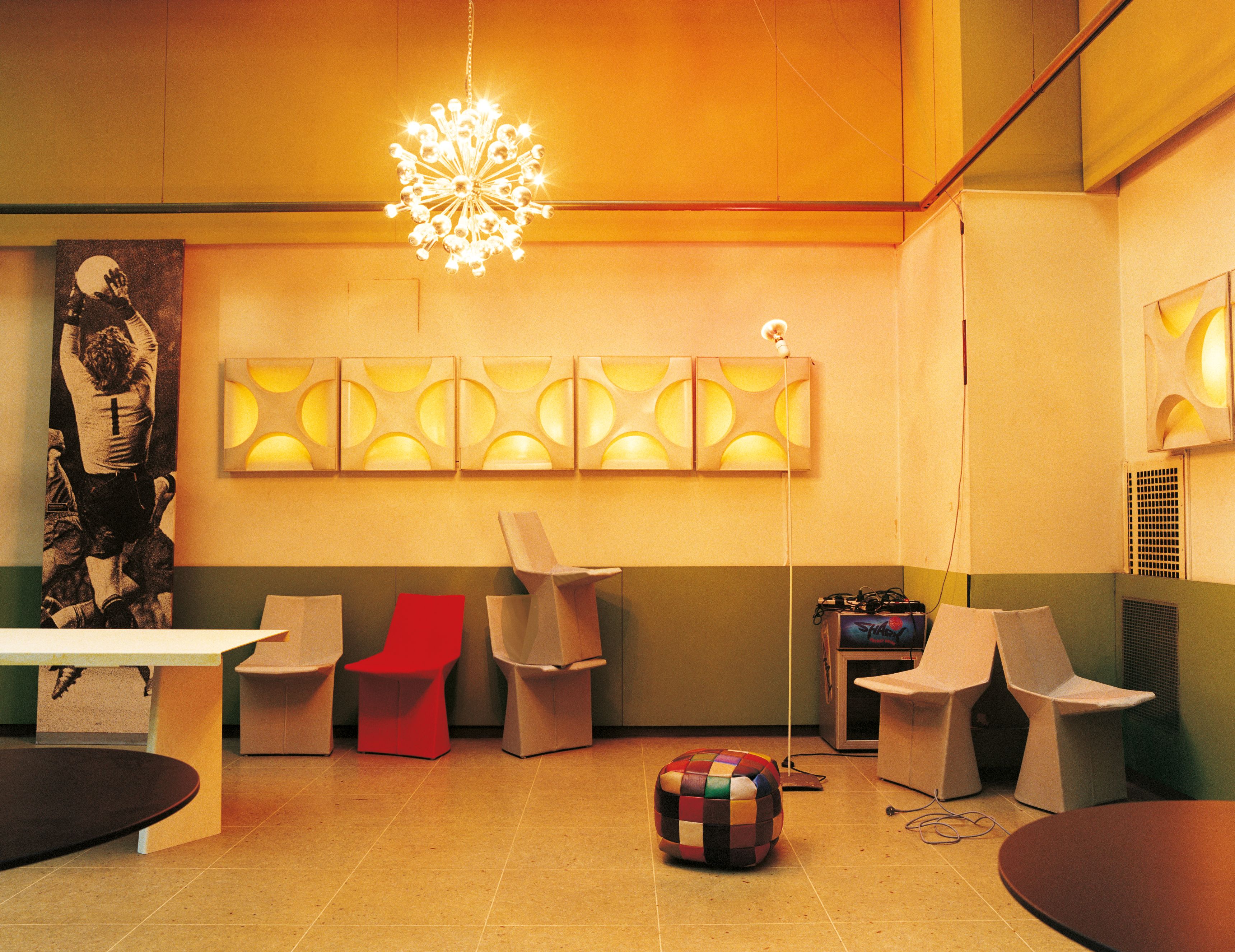 Pallas Tisch Indoor ClassiCon