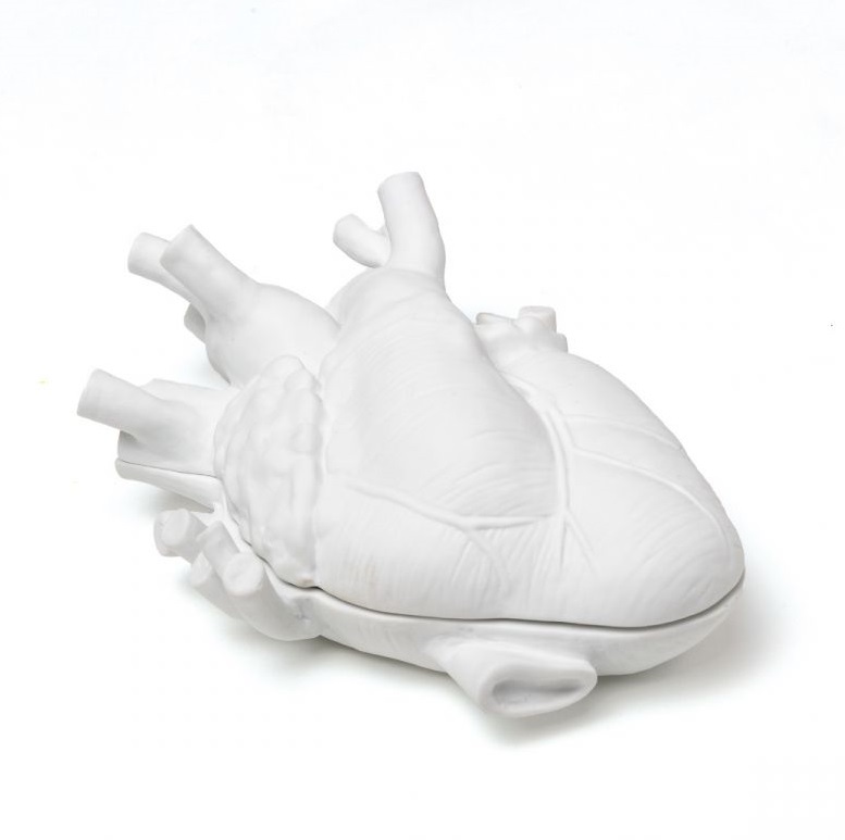 Weißes "Love in a Box" Schmuckkästchen von Seletti in Herzform, ideal zur Schmuckaufbewahrung.