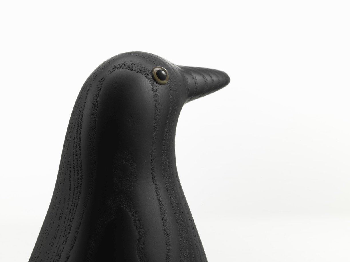 Eames House Bird Skulptur Esche schwarz Vitra 