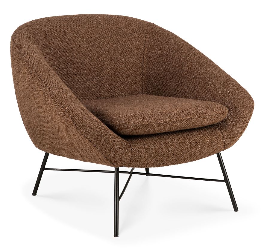 Barrow Sessel von Ethnicraft: Brauner Loungesessel mit Stoffbezug und schwarzem Metallgestell.