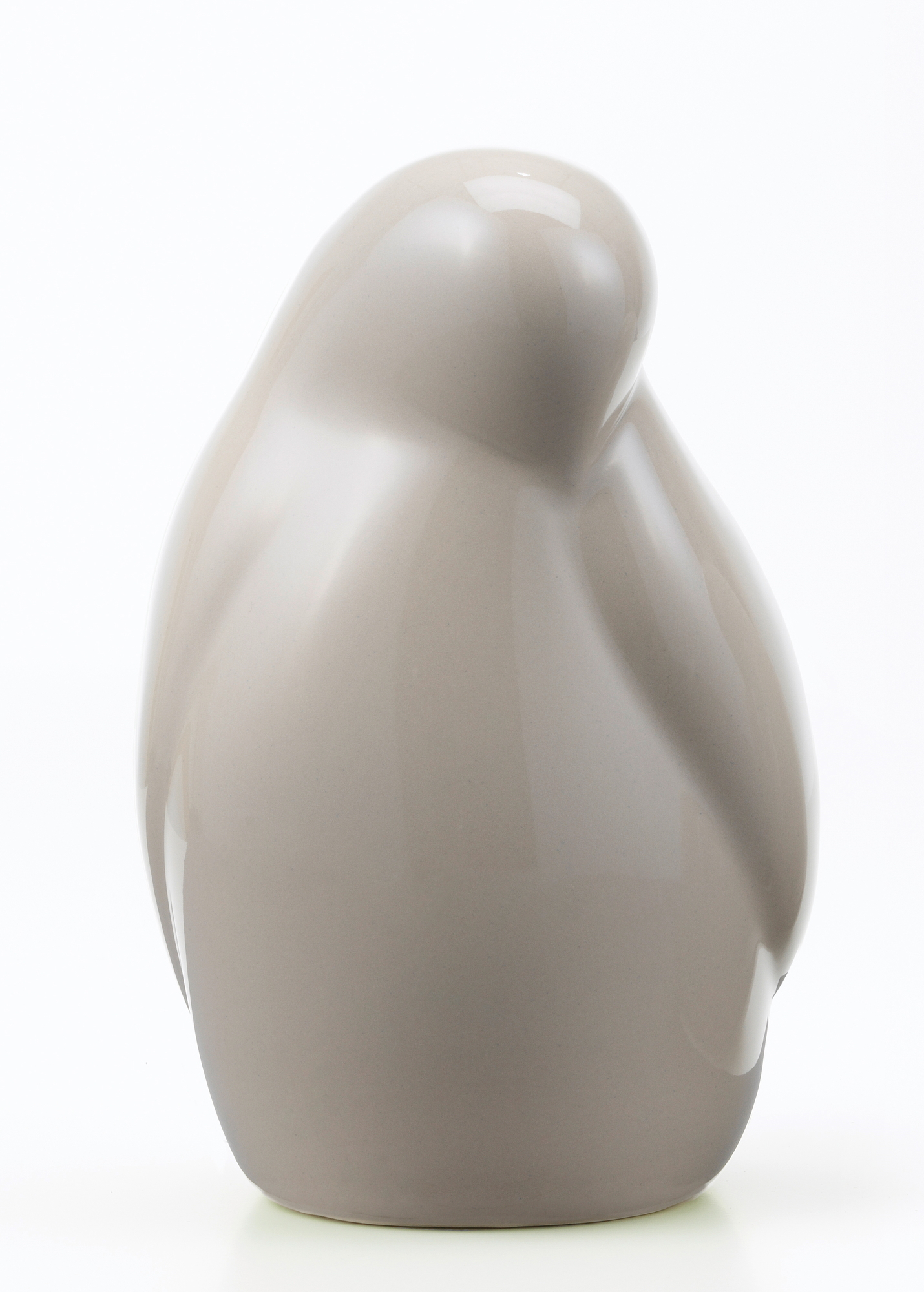 Nahaufnahme der Resting Bird Figur von Vitra in Sand, moderne Dekoration.