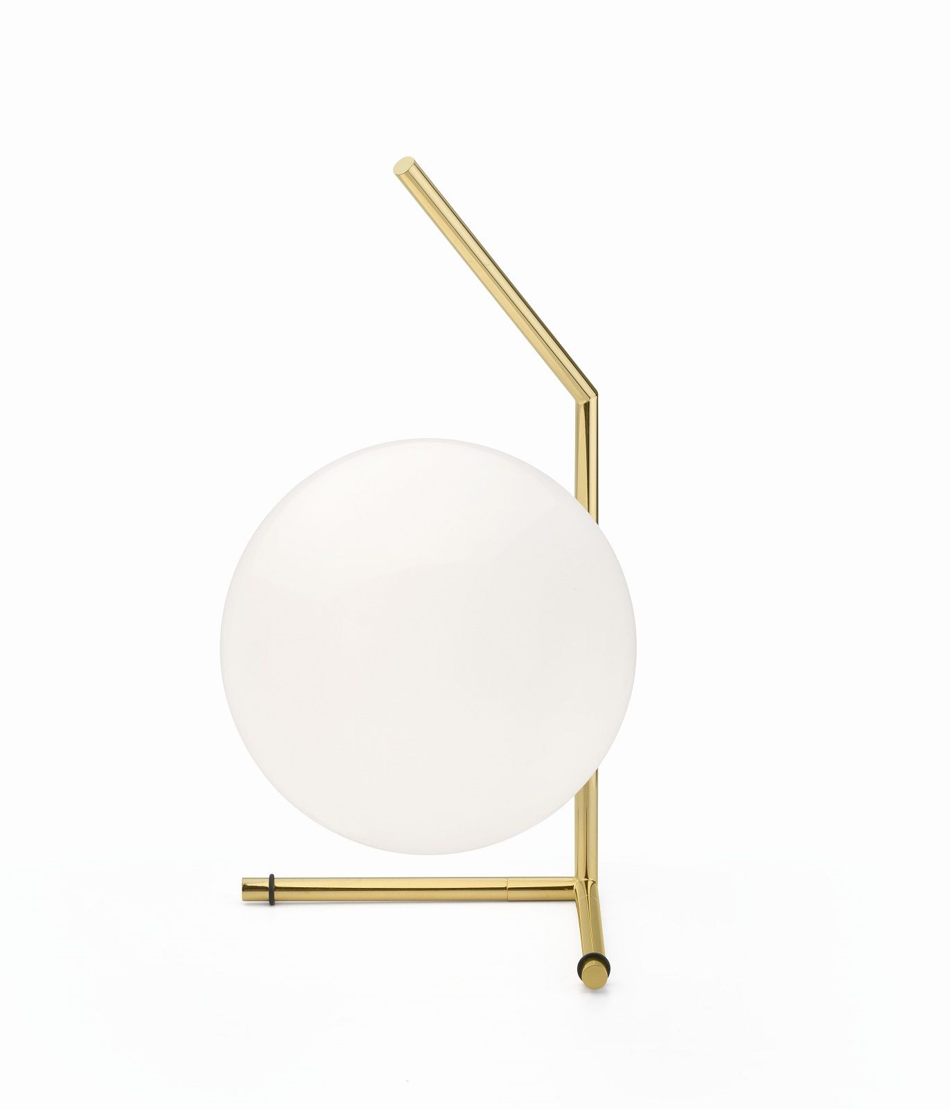 IC T1 Low Tischleuchte in Gold mit weißem Opalglas-Diffusor für stimmungsvolle Beleuchtung.