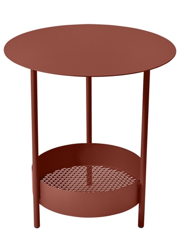 Runder, rostfarbener Salsa Beistelltisch von Fermob für den Außenbereich mit Ablage.