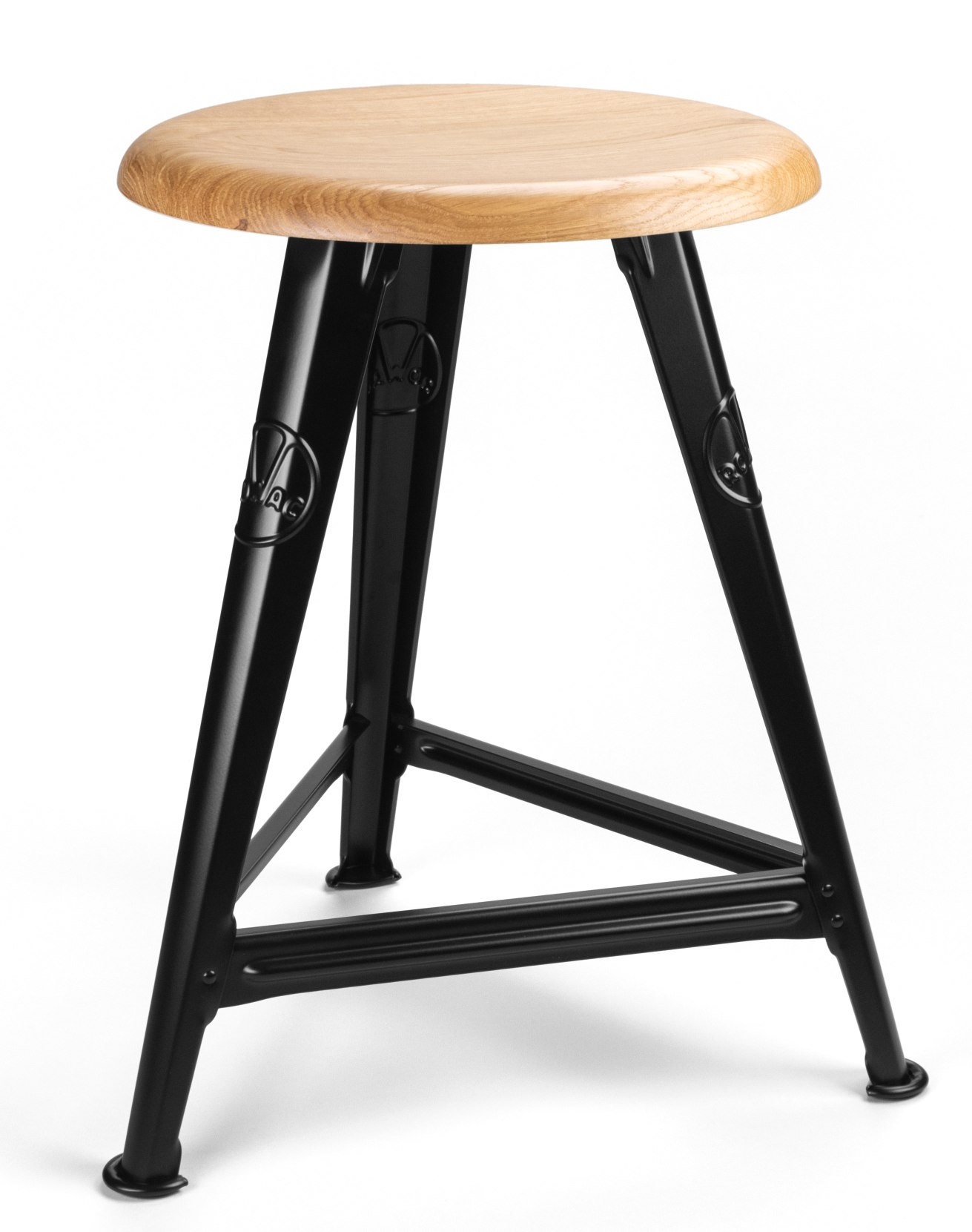 Schemel Model I: Hocker mit Sitzfläche aus Holz und schwarzem Metallgestell.