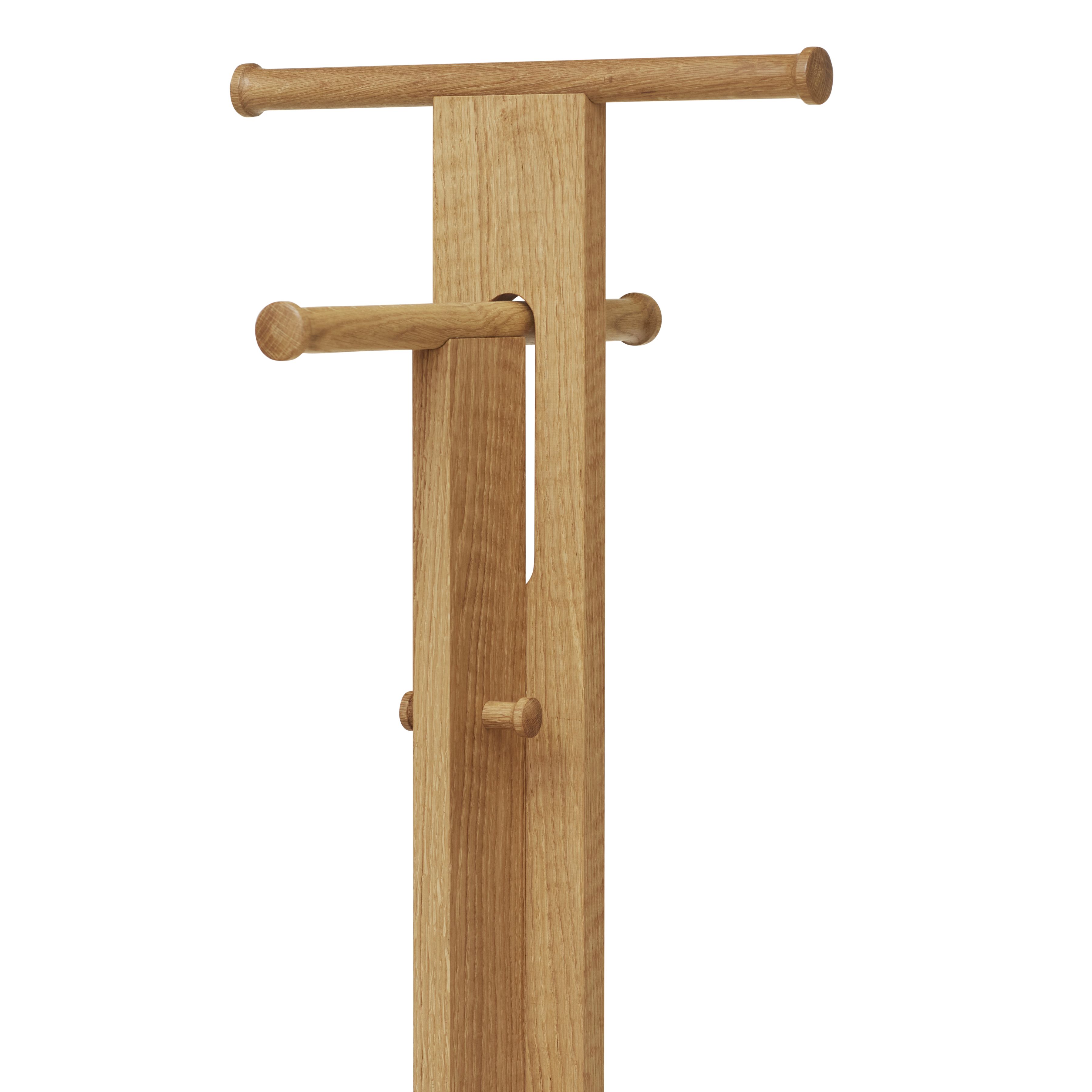 Foyer Garderobenständer aus Eiche von Form & Refine mit Haken und Kleiderstange.