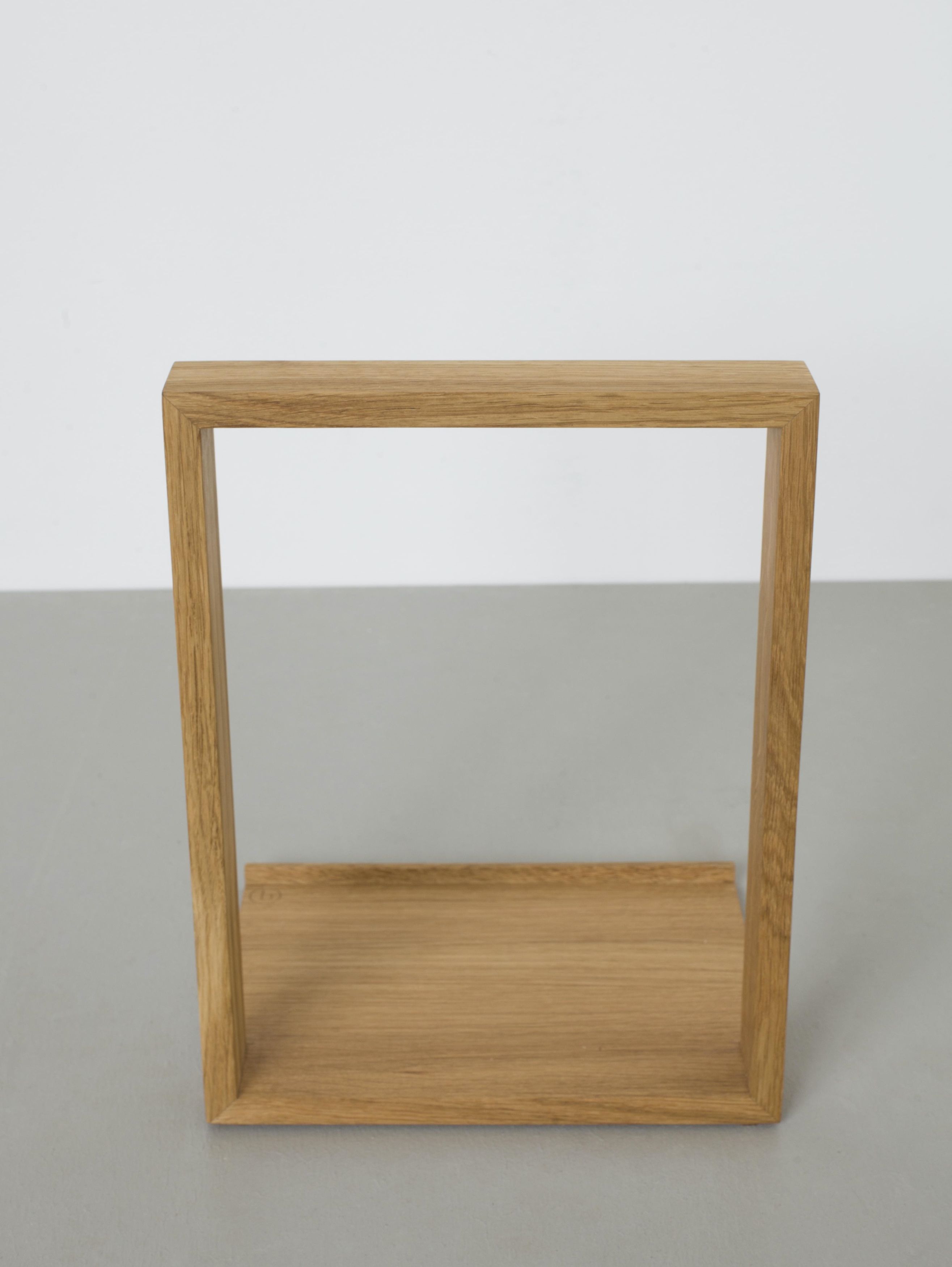 Vinyl b-Seite Plattenregal Eiche das kleine b, modernes Design für Schallplattenaufbewahrung aus hellem Eichenholz.