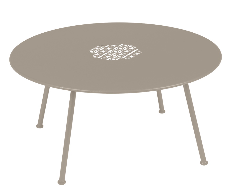 Muskatfarbener Lorette Beistelltisch von Fermob, runder Outdoor Couchtisch mit Lochmuster in der Mitte.