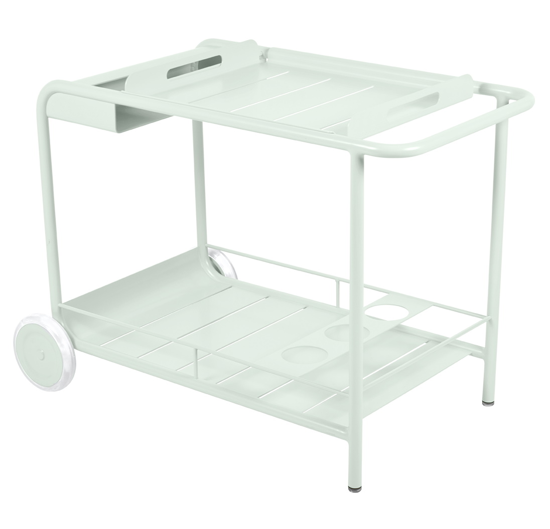Fermob Luxembourg Servierwagen in Gletscherminze: Outdoor-Rollwagen mit zwei Ablageflächen und Flaschenhalter.