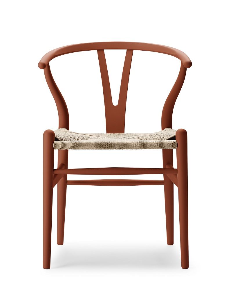 CH24 Wishbone Chair Stuhl in Terrakotta von Carl Hansen & Søn mit geflochtener Sitzfläche.