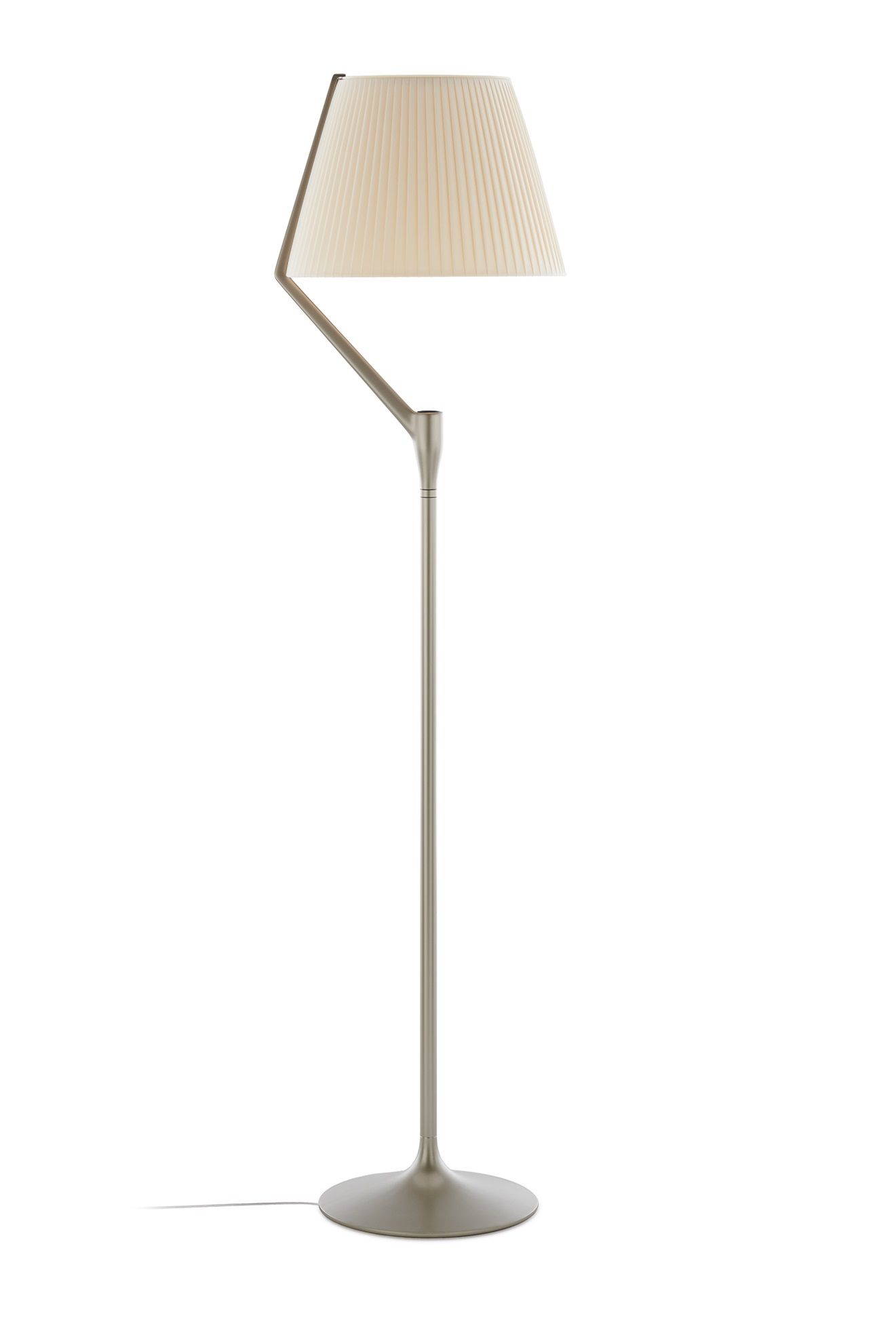 Angelo Stone Stehleuchte von Kartell: Moderne Stehlampe mit plissiertem Lampenschirm und Metallfuß.