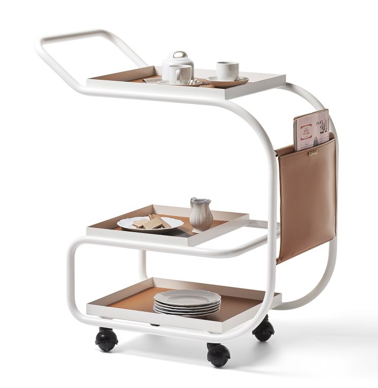 Zenzero Servierwagen von Opinion Ciatti, weißes Metallgestell mit drei Ablageflächen und Magazinhalter aus Leder.