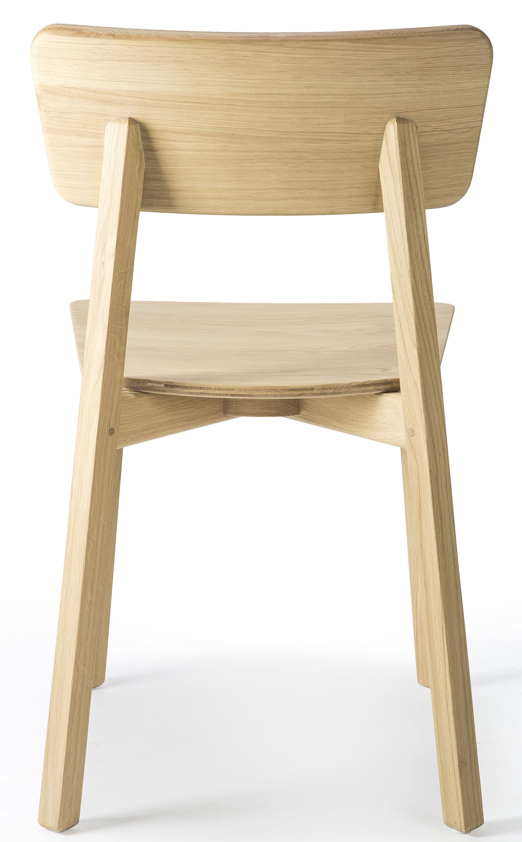 Rückansicht des Casale Stuhls von Ethnicraft, Eiche ohne Armlehne, lackiert.