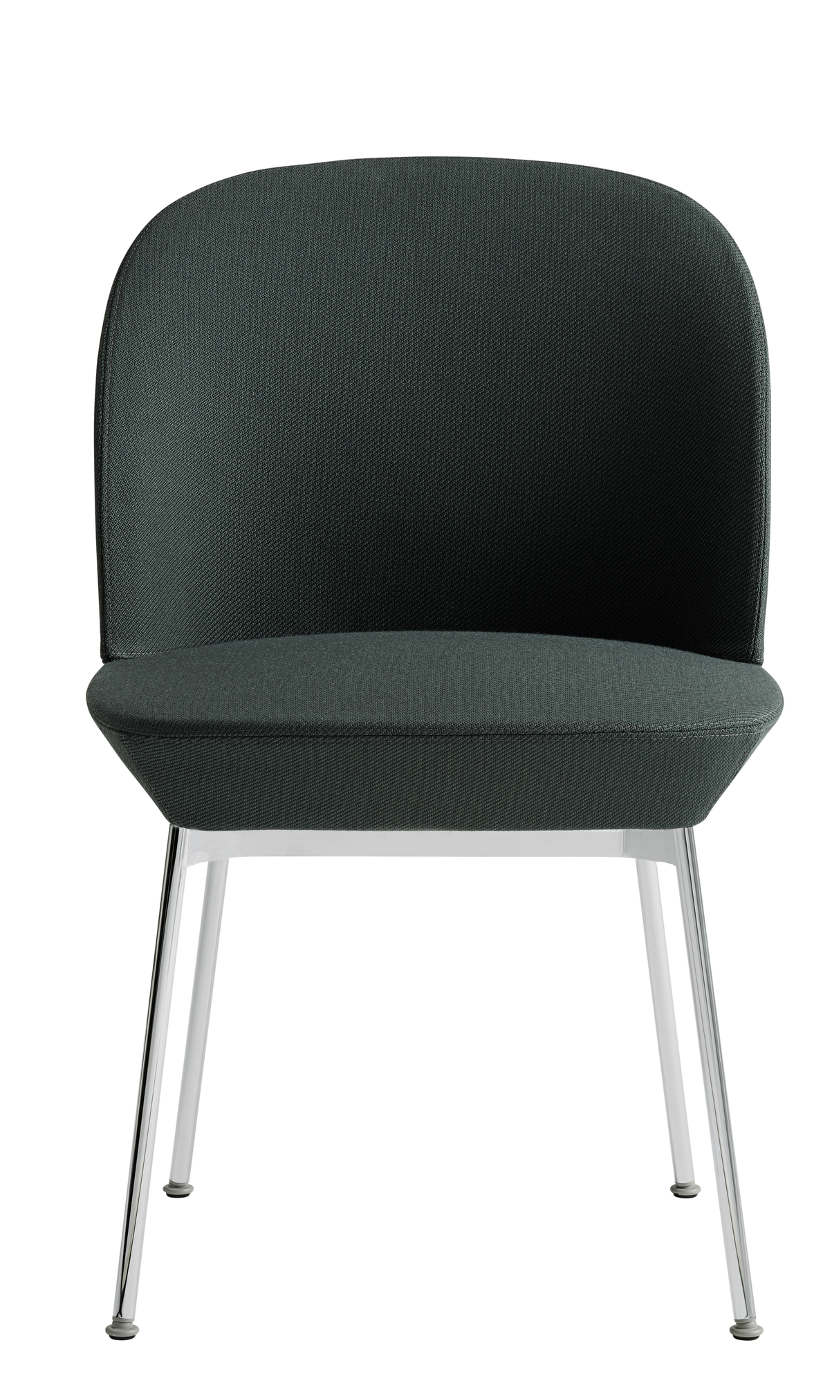Oslo Side Chair von Muuto: Moderner Stuhl mit dunkelgrauem Stoffbezug und verchromten Beinen.