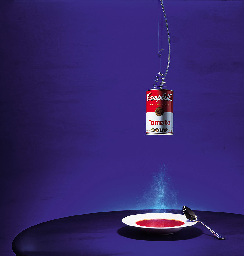 Canned Light: LED Pendelleuchte von Ingo Maurer, Dose mit Licht über Suppenteller.