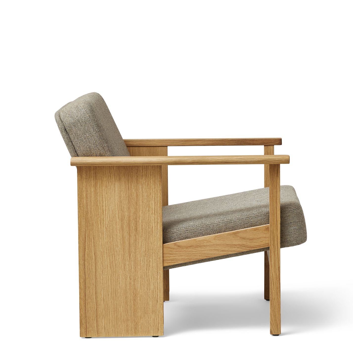 Block Lounge Chair Sessel von Form & Refine mit Hallingdal Bezug, Seitenansicht, Holzgestell.